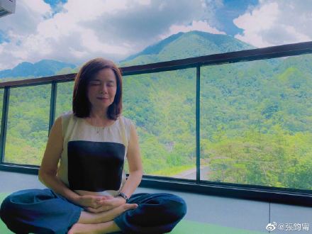 難怪女神這麼正！37歲張鈞甯「超凍齡童顏」美翻　加碼PO出「66歲親媽近照」網狂讚：美女基因來源