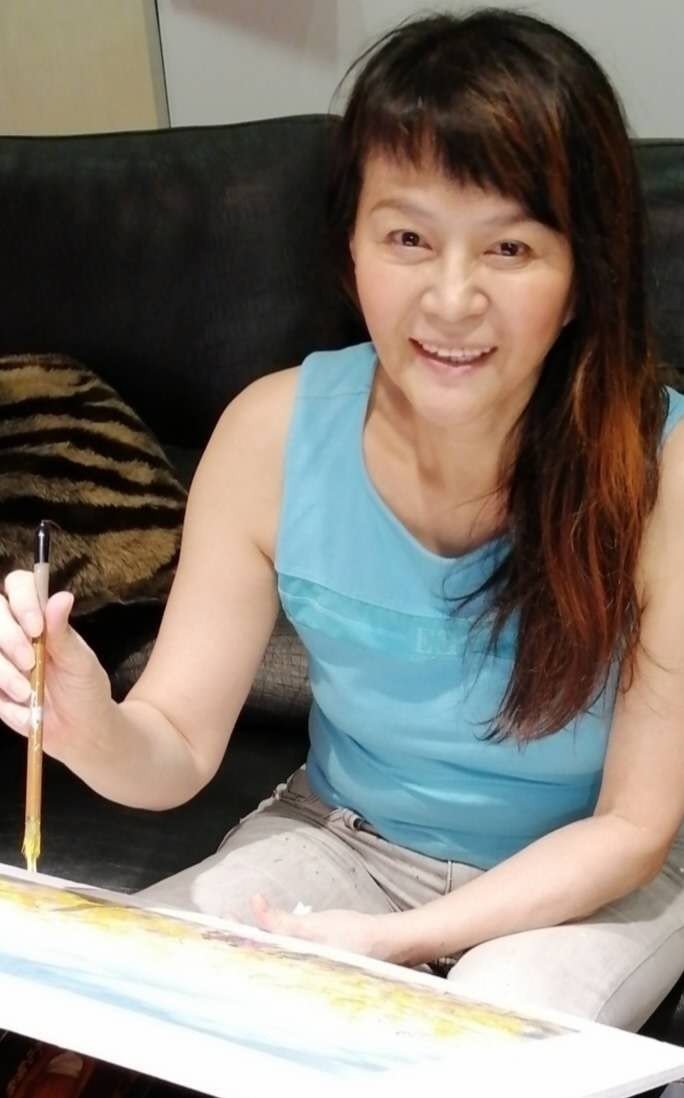 花系列女星辦畫展「百幅畫被搶空」轉戰藝術界成功　60歲維持「51公斤超驚人」自豪身材40年未變
