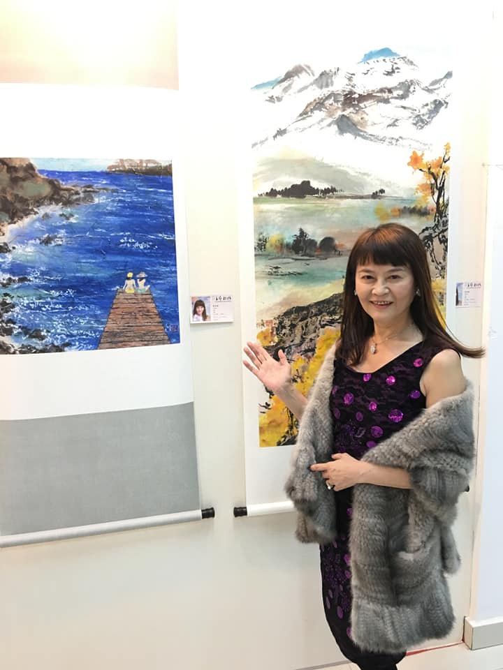 花系列女星辦畫展「百幅畫被搶空」轉戰藝術界成功　60歲維持「51公斤超驚人」自豪身材40年未變