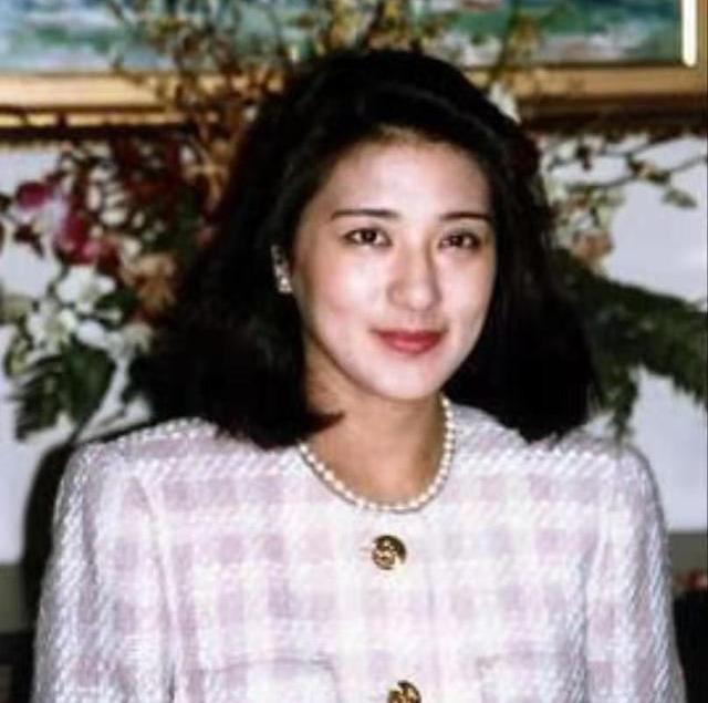 平民皇后！美麗外交官「讓天皇苦追7年」遭皇室打壓　「被逼生子憂鬱成疾」夫霸氣力挺：守護你，是我的承諾