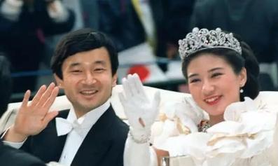 平民皇后！美麗外交官「讓天皇苦追7年」遭皇室打壓　「被逼生子憂鬱成疾」夫霸氣力挺：守護你，是我的承諾
