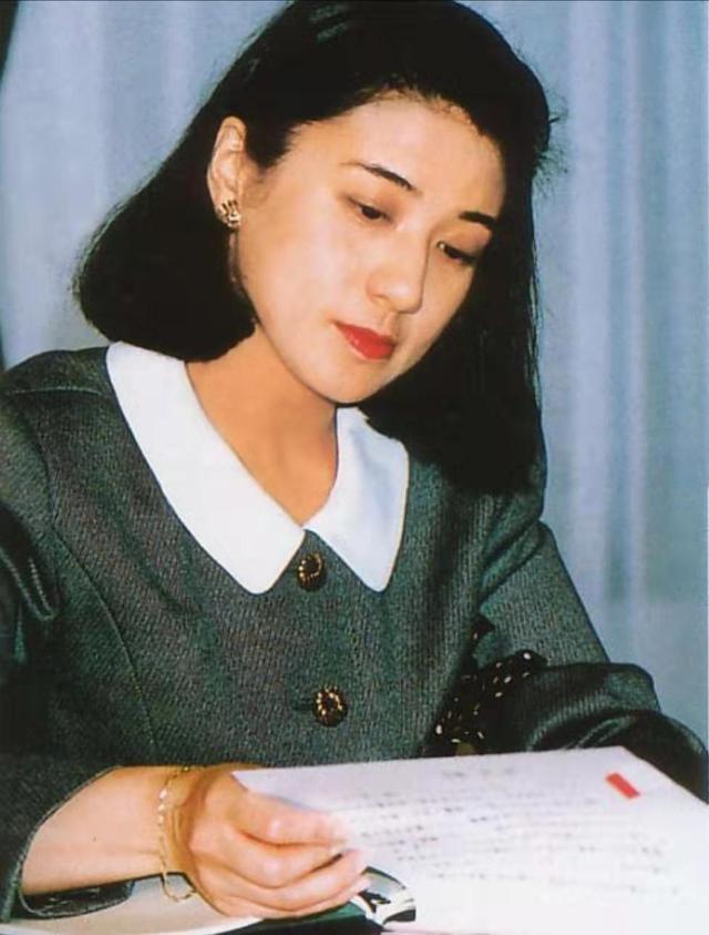 平民皇后！美麗外交官「讓天皇苦追7年」遭皇室打壓　「被逼生子憂鬱成疾」夫霸氣力挺：守護你，是我的承諾