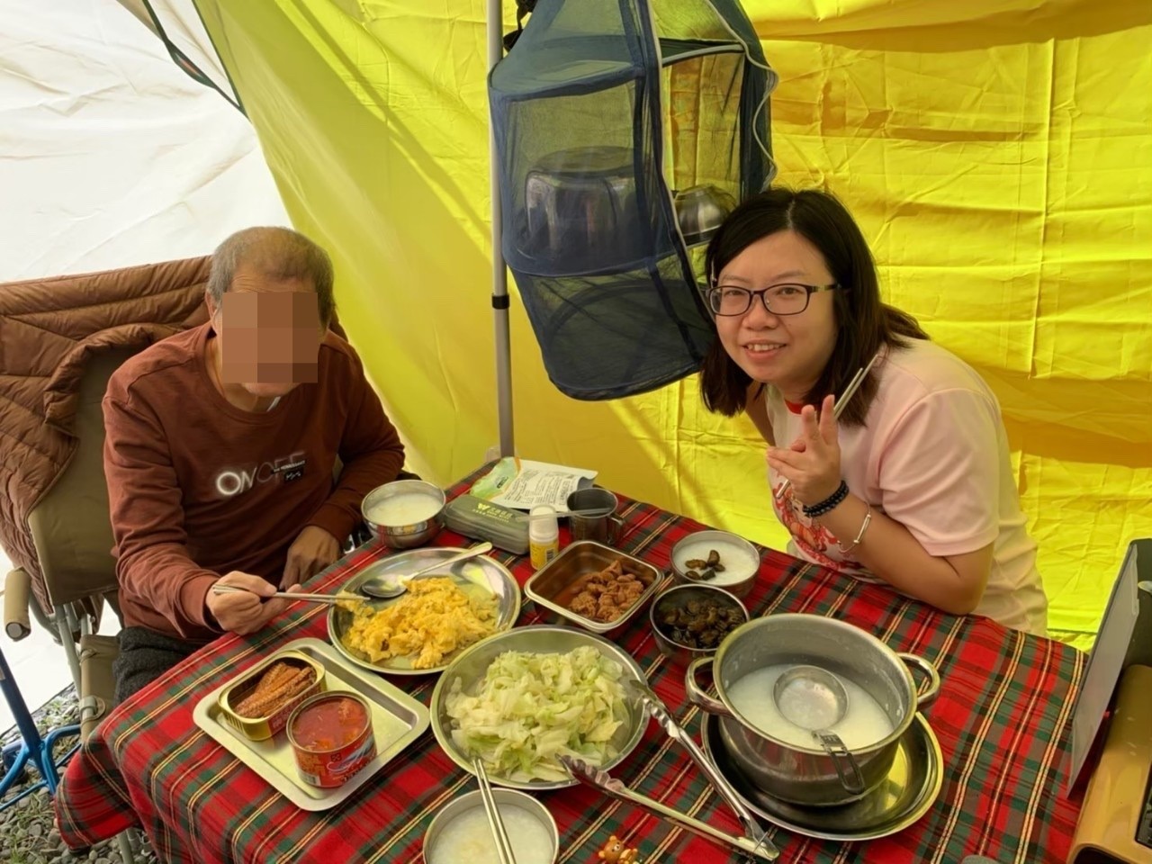 最後一次旅行！兒子媳婦請假「陪重症父遊花東」滿臉笑容　2天後陷昏迷他淚喊：下輩子來當我兒子好嗎