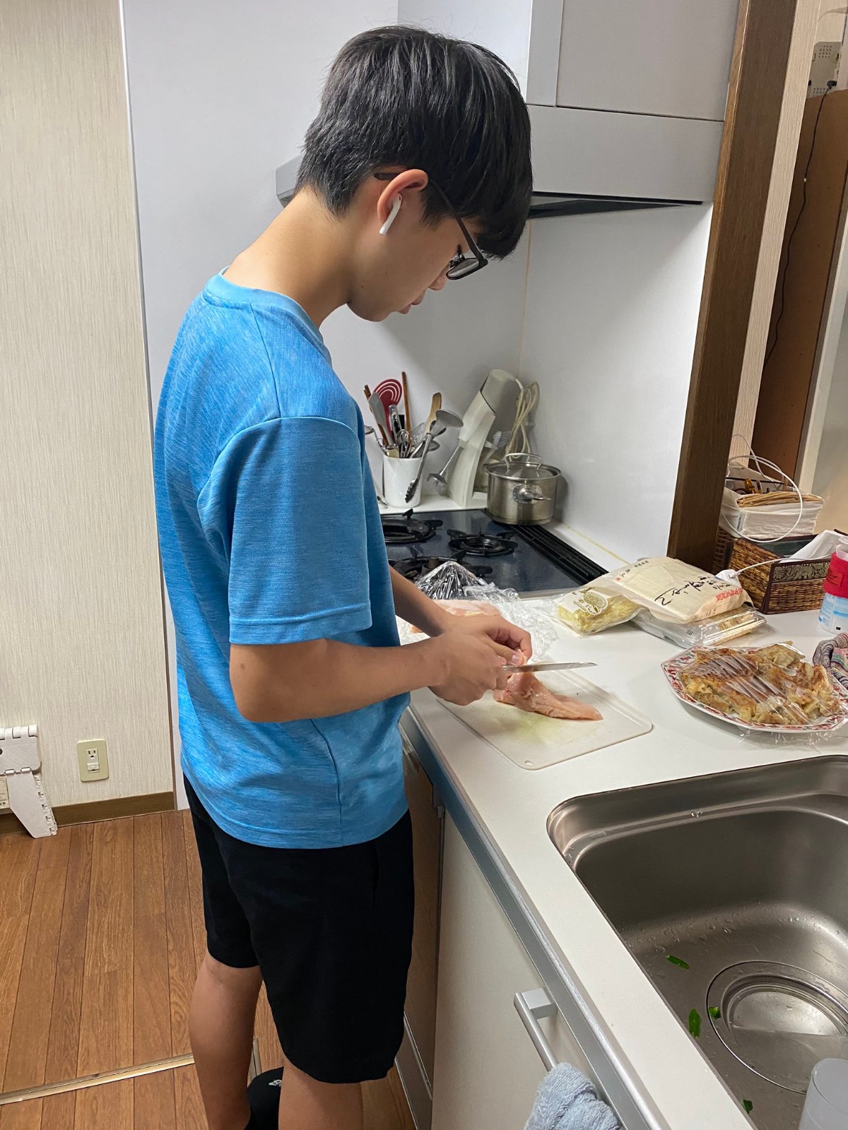 給274元當零用錢！要求16歲兒「每天做一桌好料」　3個月後變廚神「連甜點都難不倒」網：可以開餐廳了