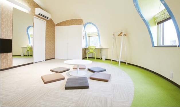 軟綿綿的屋頂!Q萌「圓頂棉花糖小屋村」像走進童話 夜晚「圓建築亮起閃耀燈光」一眼望去超浪漫❤️
