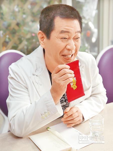 私房錢塞給兒圓夢！蔡小虎趕路跨越360公里「為見母最後一面」　「珍藏手尾錢」演唱會照片不離手：她真的很偉大