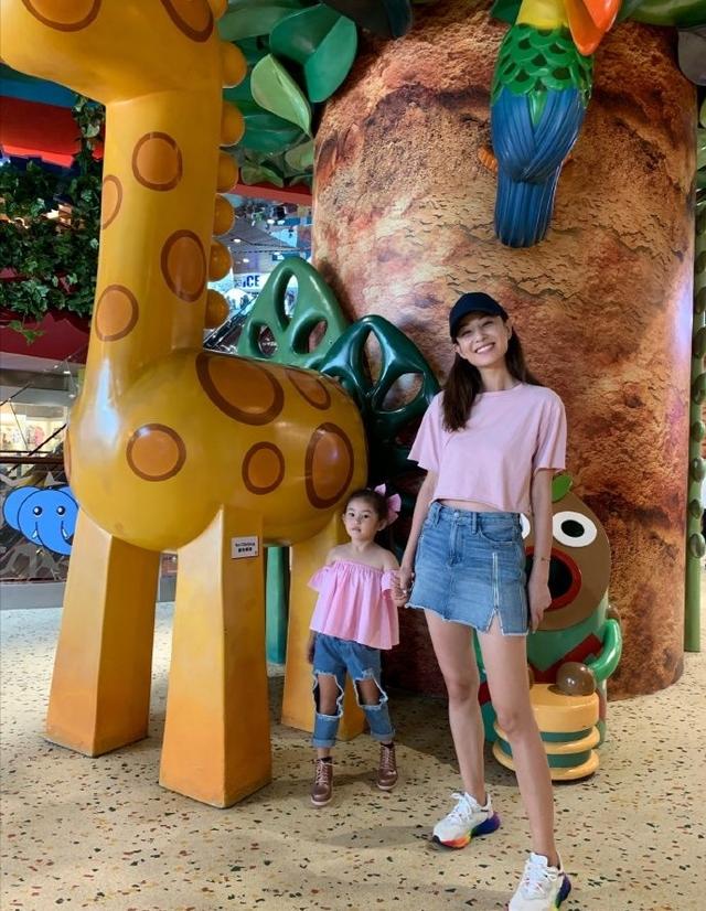 母女三代共用一張臉！鄭希怡女兒完美繼承媽媽美貌　看見外婆年輕照「完全複製粘貼」難認出：基因太強大