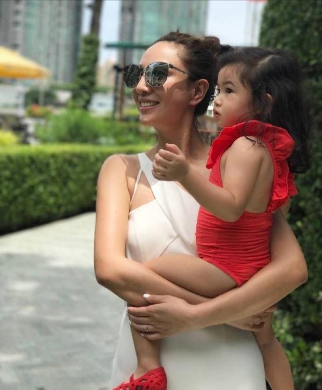 母女三代共用一張臉！鄭希怡女兒完美繼承媽媽美貌　看見外婆年輕照「完全複製粘貼」難認出：基因太強大