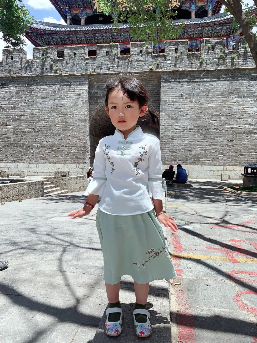 特殊生日禮！單親爸帶4歲女兒「走遍西藏4139公里」歷時71天　一路受陌生人協助「實現女兒心願」：爸爸天天陪妳