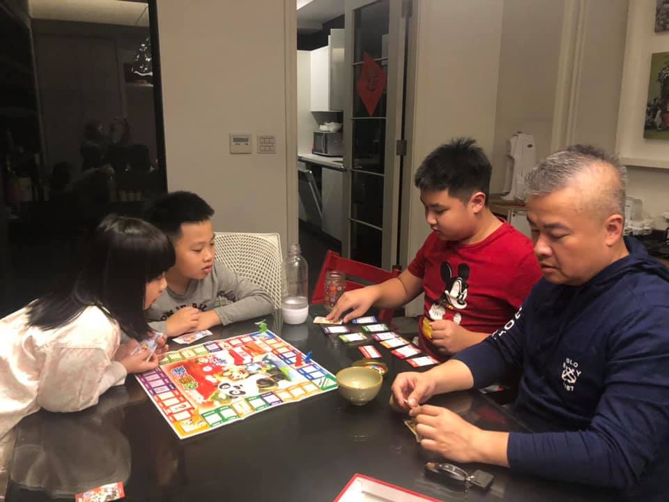 送兒子到花蓮住校！郁方被曝狂撒500萬「仍被名校拒收」　老師嘆「他一直賺同學的錢」：已無力管教