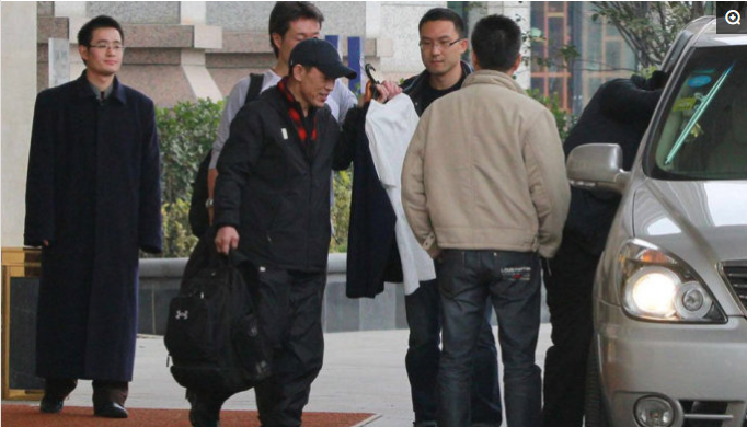 照顧四手足！59歲天王「高薪聘親哥當司機」私下保護有加　「大姊誇弟弟撐全家」成名不忘恩