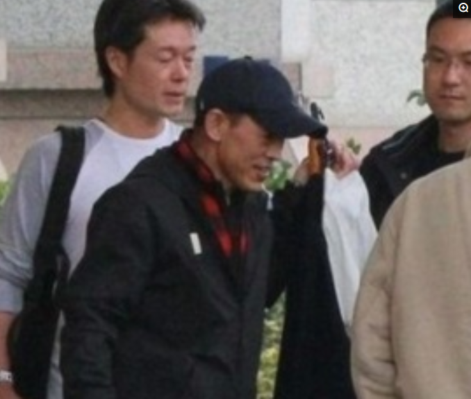 照顧四手足！59歲天王「高薪聘親哥當司機」私下保護有加　「大姊誇弟弟撐全家」成名不忘恩