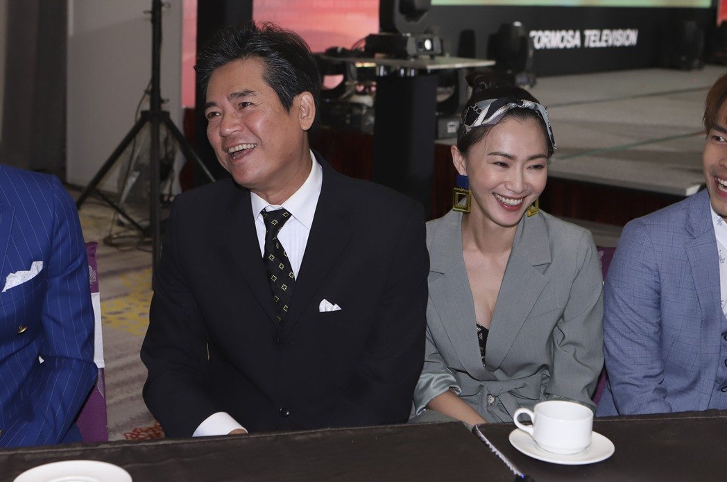 蕭大陸「與小22歲侯怡君交往20年」坦言：不差那張紙　首曝不婚原因「女方父母從不催婚」