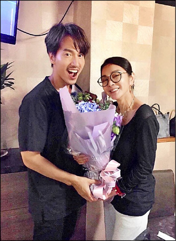 媽媽是此生最愛！言承旭從小「看單親母工作背影」立志報恩　「為家人砸2億買房」心疼媽媽老了