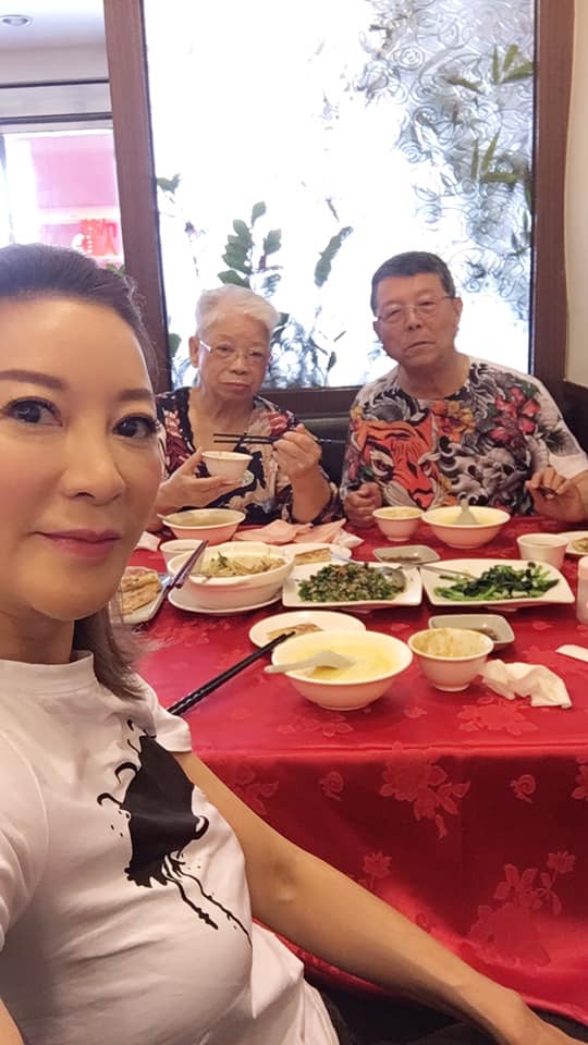 真正孝順是給父母想要的！楊繡惠做盡一切驚覺「爸媽不快樂」　一招「讓老爸阿西滿意了」：最貼心女兒
