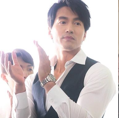 媽媽是此生最愛！言承旭從小「看單親母工作背影」立志報恩　「為家人砸2億買房」心疼媽媽老了