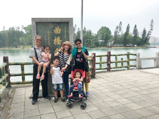 單親養3兒女！柯以柔「工作兼育兒不容易」受封鋼鐵媽咪　對父母無私「孝順是日常」只盼二老健康