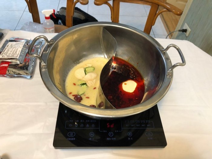 海底撈外送！她驚訝「點餐要超過2000」疑惑有多高級　店員上門「展現帝王級服務」網喊：再貴也值得