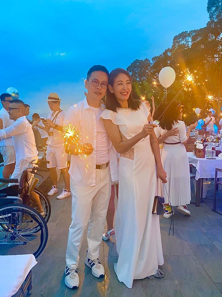 「甜蜜全家福」曝光！賈永婕透露「心機教養法」撒嬌裝弱媽媽　3兒女「自動自發免操心」：孩子變很強