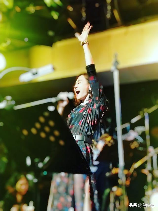 12年情斷各自安好！彭佳慧與陳國華「等不到紅毯那天」　事過境遷「台上破冰相擁」：妳真的好棒