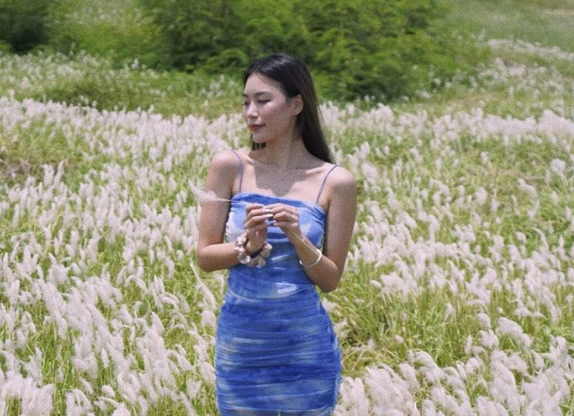 開啟新生活！高以翔女友「摘下情侶尾戒」花海中告別過去　9字鼻酸配文「獲網友支持」：你值得擁有