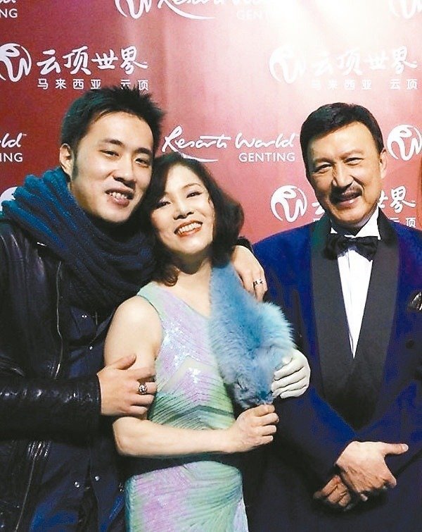 靠公公挽救婚姻！李亞萍笑憶「和余天數度鬧離婚」　暖憶公公「親自到娘家接她」：總把最好的留給我