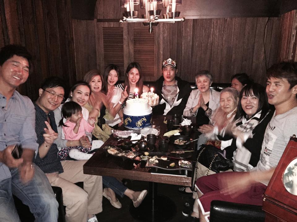 靠公公挽救婚姻！李亞萍笑憶「和余天數度鬧離婚」　暖憶公公「親自到娘家接她」：總把最好的留給我