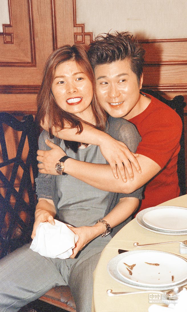 同樣離婚兩樣情！台灣綜藝天王「與前妻每月聚餐」關係昇華　生日當天她贈80萬禮「早已是家人」