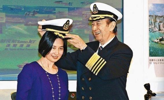 賭王又曝私生女？60歲婦女「自認是何鴻燊親女兒」一出生就被抱進大山 　靈堂外喊話要見「賭王接班人」