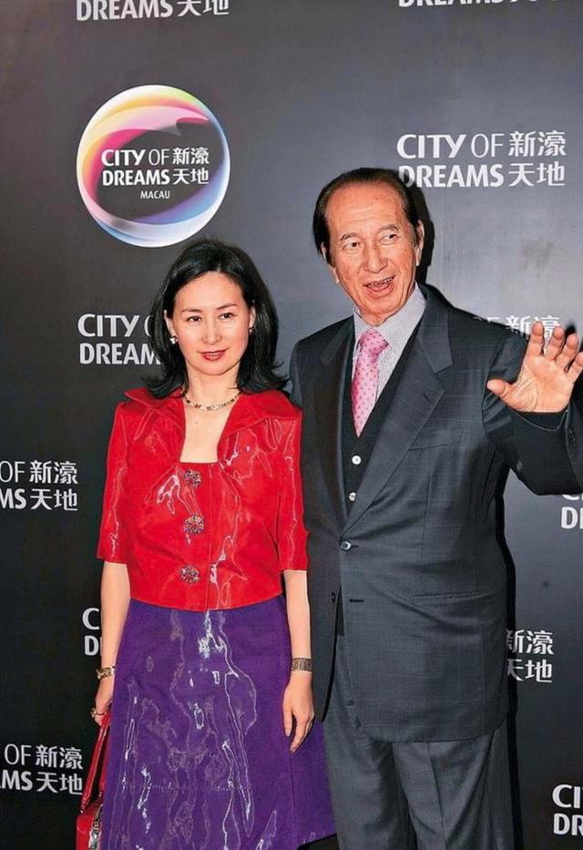賭王又曝私生女？60歲婦女「自認是何鴻燊親女兒」一出生就被抱進大山 　靈堂外喊話要見「賭王接班人」
