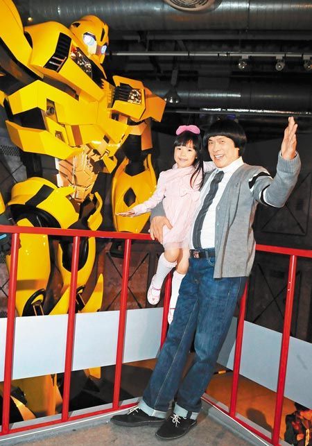 阿嬤你怎麼沒感覺？經典廣告「腳踏車壓到阿嬤腳」小童星長大了　升級「洋娃娃大眼美少女」從小美到大❤