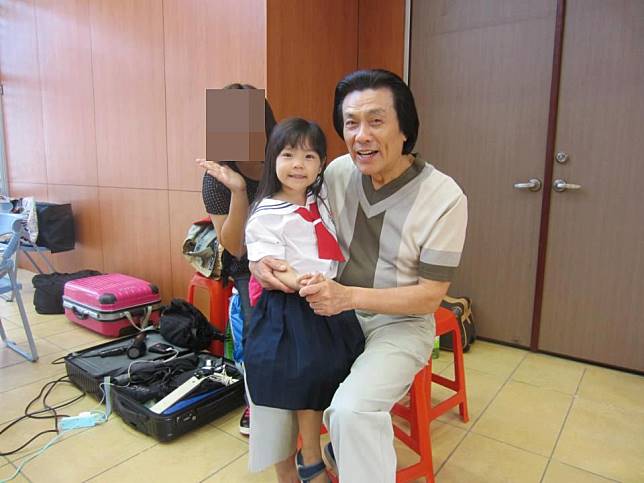 阿嬤你怎麼沒感覺？經典廣告「腳踏車壓到阿嬤腳」小童星長大了　升級「洋娃娃大眼美少女」從小美到大❤