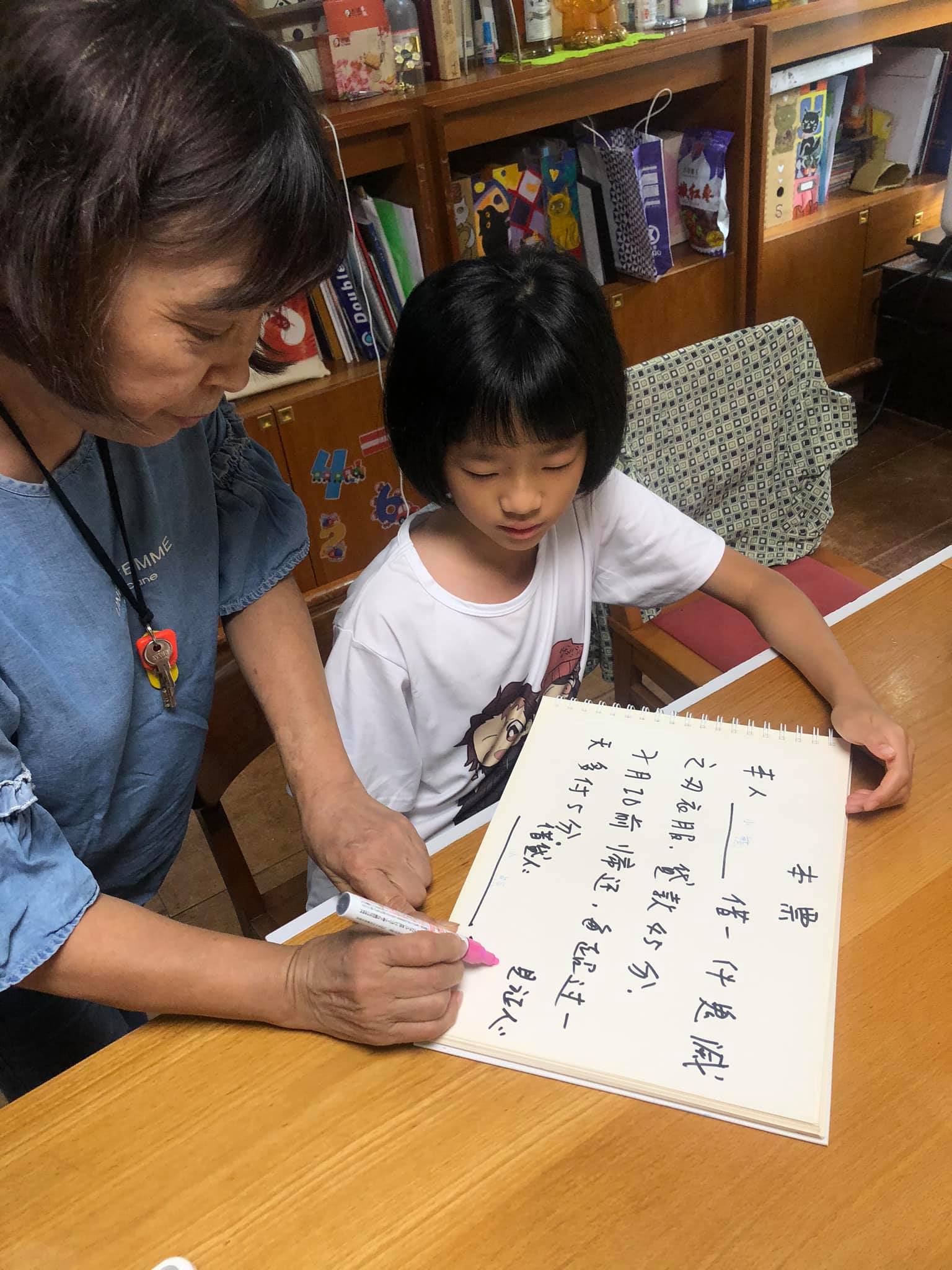 要孩子簽本票！吳淡如女兒生日「乾爹送奢侈大禮」：別人小孩寵不壞　立家規教育「為自己物品負責」買東西憑積分