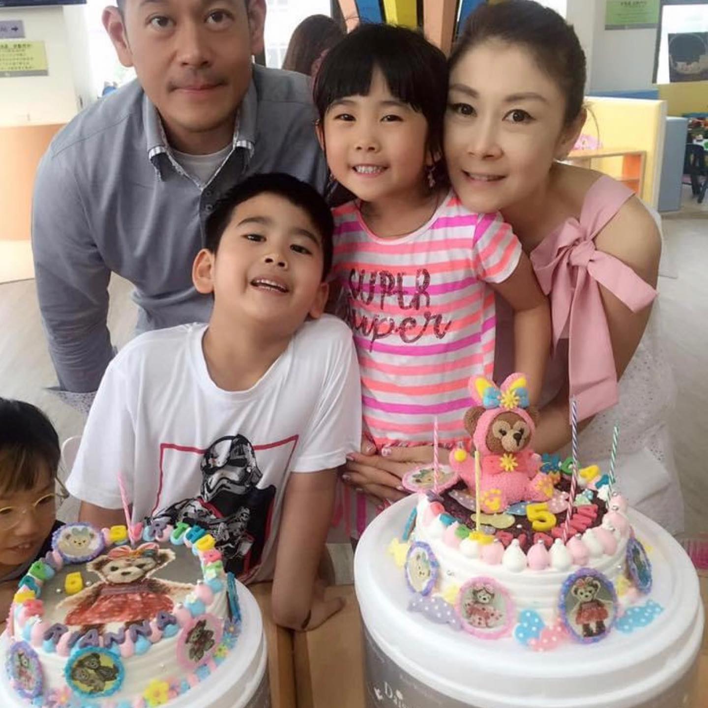 中年得子不溺愛！曲艾玲嘆「父母替孩子做太多」：我不要你聽話　拒絕「變成直升機家長」：放手讓他們選擇