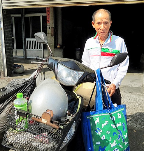 男版陳樹菊！76歲撿破爛阿公「認養200盲童」遭笑不放棄　41年捐400萬登美國《富比士》英雄榜