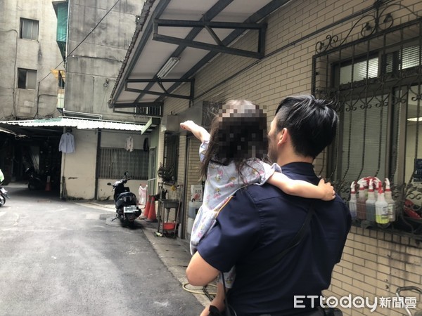 太魯閣帥警化身奶爸！3歲女童迷路大哭「一把抱起安撫」順利返家　員警「辦案認真負責」長相成亮點
