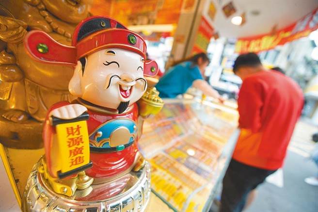 威力彩上看16.2億！開獎日「財運旺旺旺」的5大星座　天秤多拜祖先、金牛多吃西瓜＋火龍果