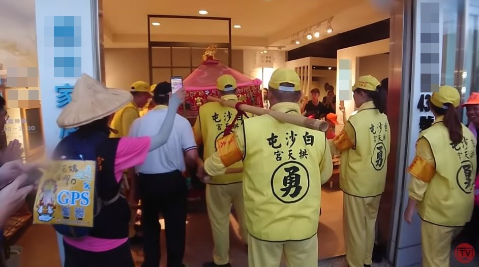 彰化回鑾駐駕！白沙屯媽祖「被店家拒絕」送客：生意不方便　現場全傻眼「娘娘反應也超霸氣」