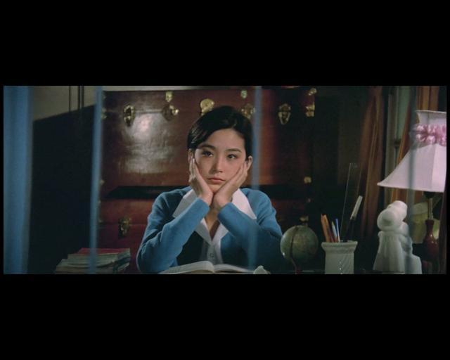 百年難遇！林青霞19歲「學生制服照」爆紅日本　穿迷你短裙露出「修長大白腿」迷翻百萬網友：史上最美校花♥