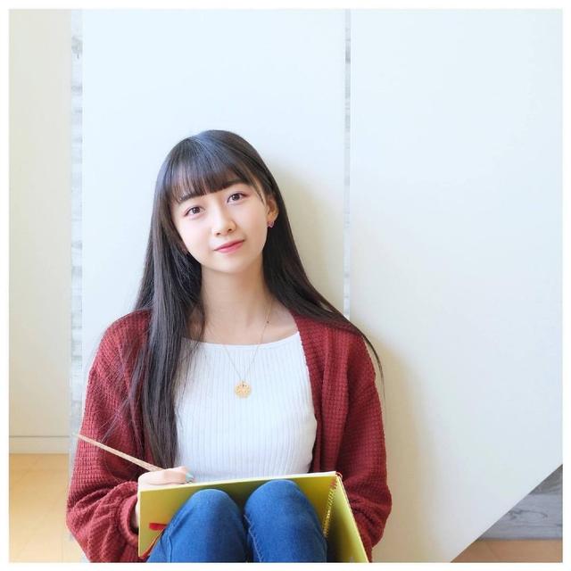 被劉海封印了顏值 ！木村拓哉19歲長女「露出額頭」像極媽媽年輕時 　眼神冷艷「像變了一個人」：御姐范兒十足  