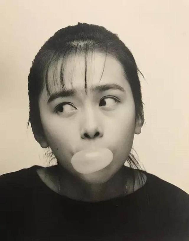 被劉海封印了顏值 ！木村拓哉19歲長女「露出額頭」像極媽媽年輕時 　眼神冷艷「像變了一個人」：御姐范兒十足  