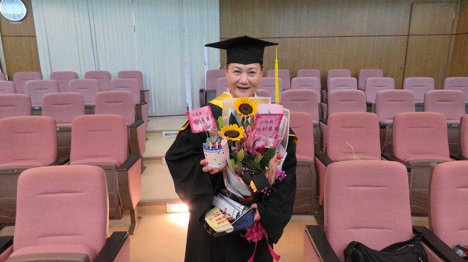 才嘆老友走太早！民歌才女邰肇玫「步好友後塵」沒掉一滴淚　「公開抗病過程」勉勵：你們不孤單
