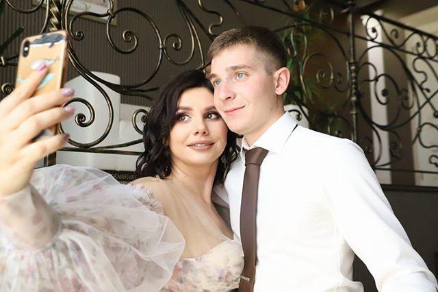 後媽變老婆！35歲減肥網紅「挺孕肚再婚小15歲繼子」喜極而泣　前夫首曝「離婚內幕」吐心聲：無法原諒