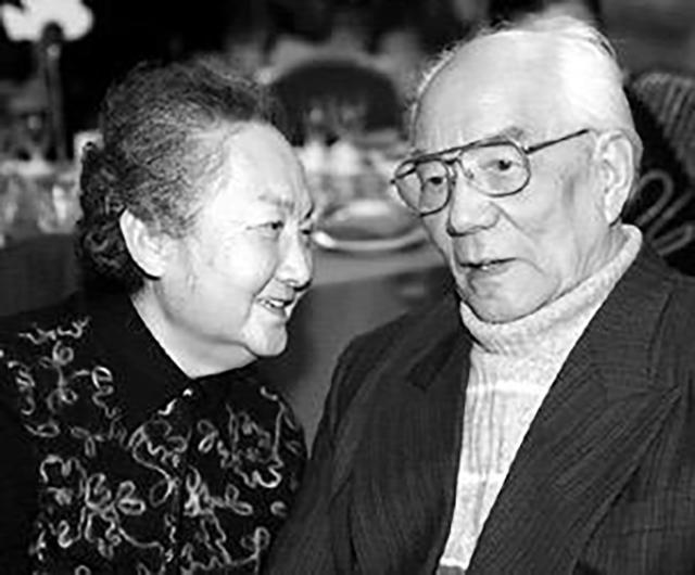 不曾轟烈卻踏實！37年前「情同親兄妹」邀她參加婚禮　37年後痛失愛妻「彼此昇華成愛情」相伴活到百歲