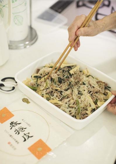 當了44年家庭主婦！5點就起床「從早忙到晚」仍樂在其中　「打理一家9口不是問題」做家事做出興趣