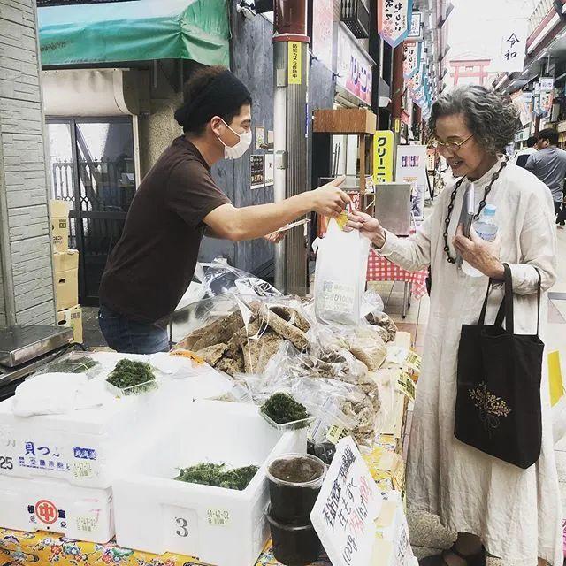 當了44年家庭主婦！5點就起床「從早忙到晚」仍樂在其中　「打理一家9口不是問題」做家事做出興趣