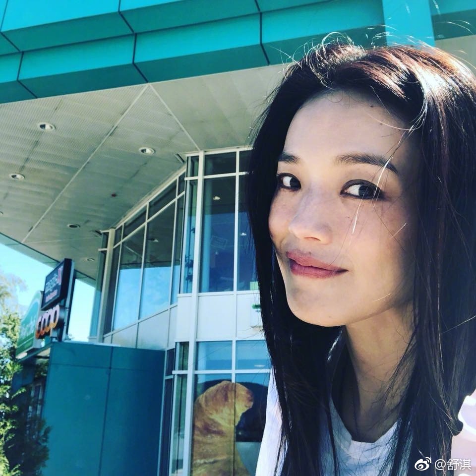 熬出頭！舒淇憶小時候「聽爸開門聲就跑」嘆沒有童年　15歲離家出走「44歲學習放下過去」：做最舒服的自己