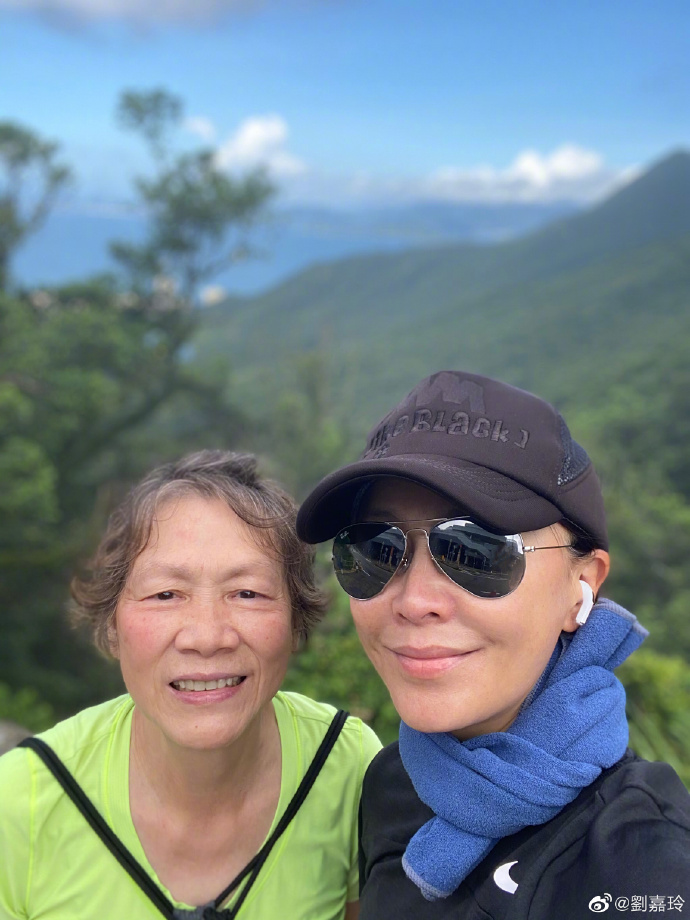 女人別害怕歲月！54歲劉嘉玲「頂著素顏晨跑」被笑：像大媽　她樂喊「要自然老去」皺紋都是故事
