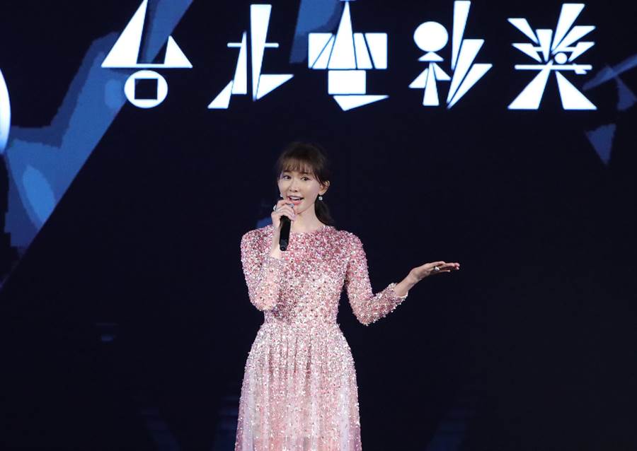 婚後1年淡出演藝圈？林志玲瀟灑坦言「該下舞台了」　PO出嘟嘴近照賣萌：「想開始顧家了」