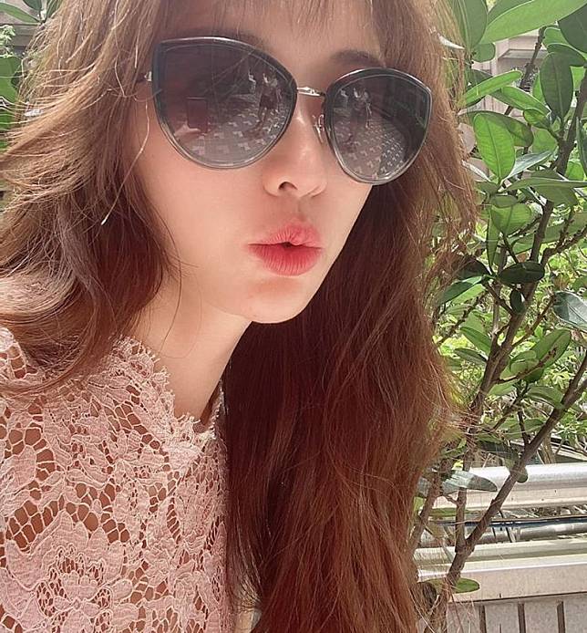 婚後1年淡出演藝圈？林志玲瀟灑坦言「該下舞台了」　PO出嘟嘴近照賣萌：「想開始顧家了」